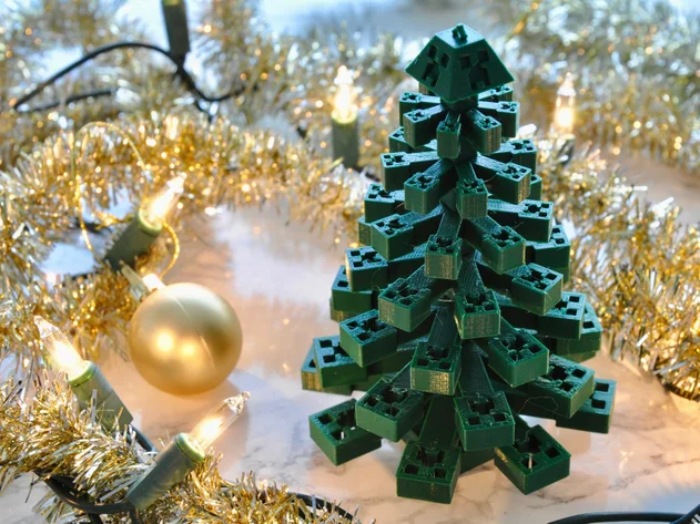 Make A Reusable Creeper Christmas Tree With 3D Printing!