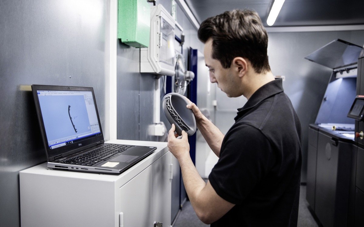 Daimler Buses Introduces Mobile 3D Printing Center for Spare Parts