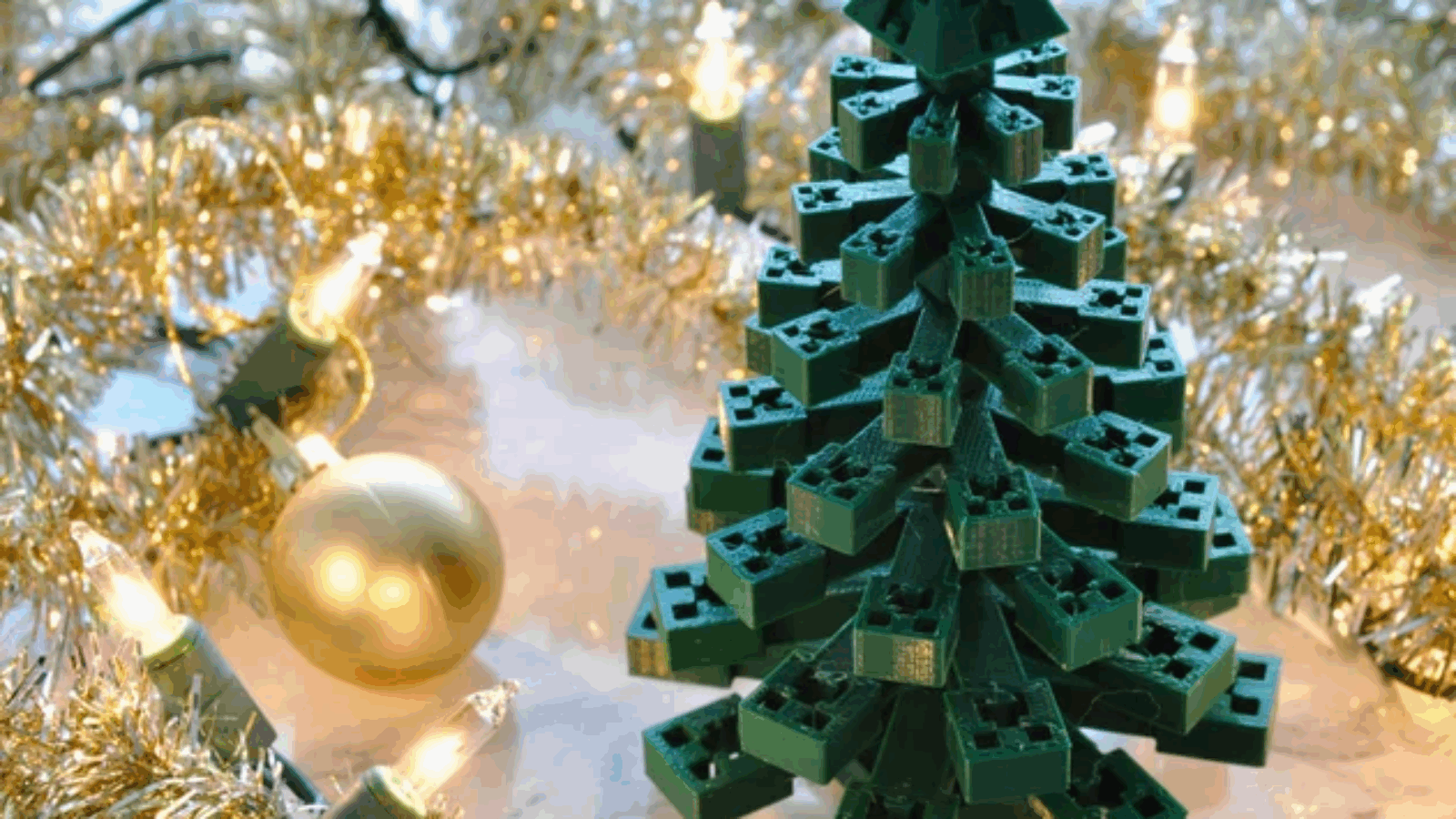 Make A Reusable Creeper Christmas Tree With 3D Printing!