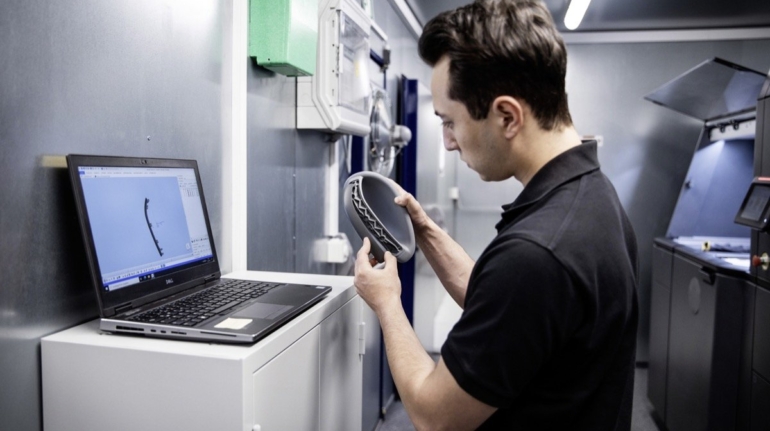 Daimler Buses Introduces Mobile 3D Printing Center for Spare Parts