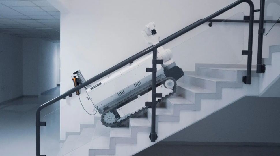 Pasted into Austrian Startup Printstones Reveals Multifunctional Construction Baubot