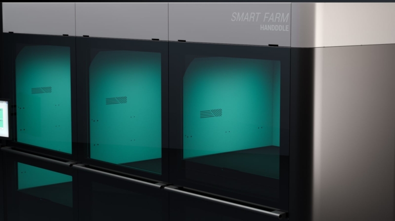 Gryp Implements Handddle SMART FARM to Industrialize 3D Printing