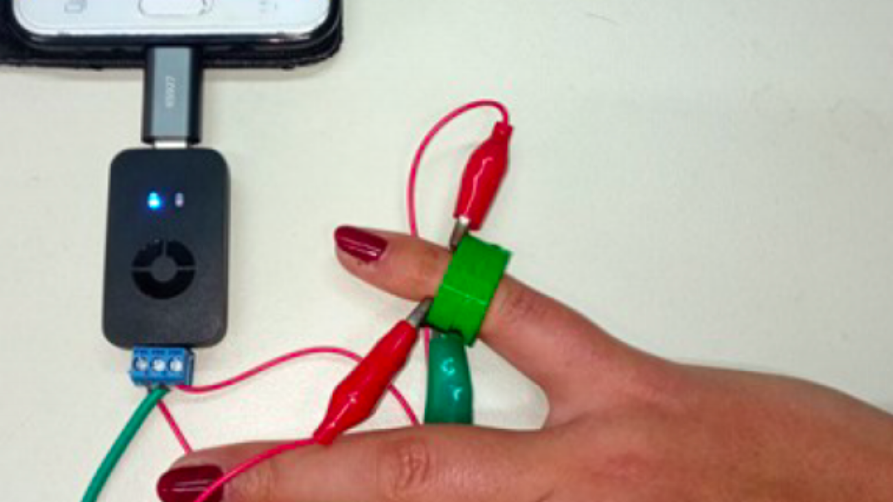 Pain-free Monitoring for Diabetics with 3D Printed ‘E-ring’