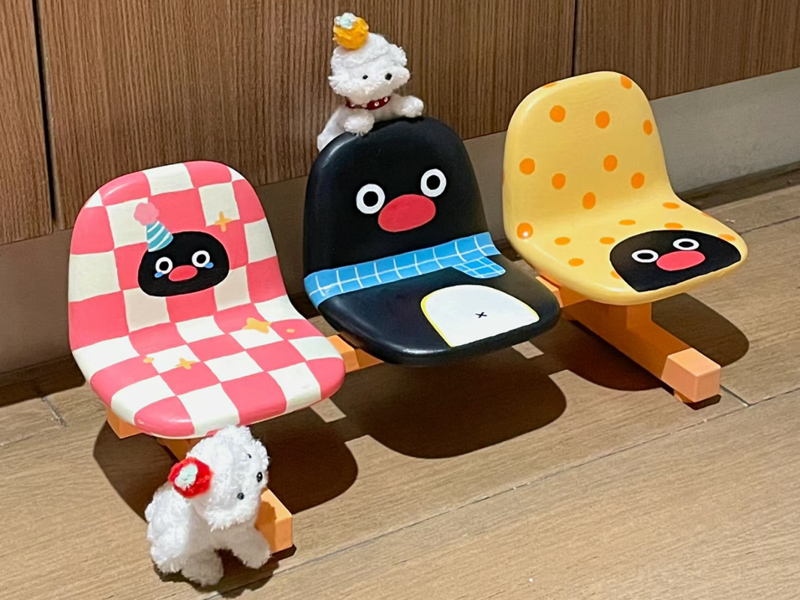 Penguin-Paradise-Tiny-Chairs-with-Big-Personality_FacFox