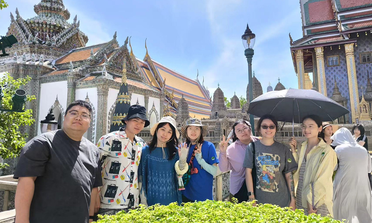 FacFox Sales Team: Bonding and Exploring in Bangkok