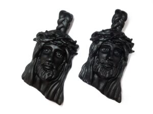 Comparison of Jesus Pendants Made With SLA and SLS 3D Printing