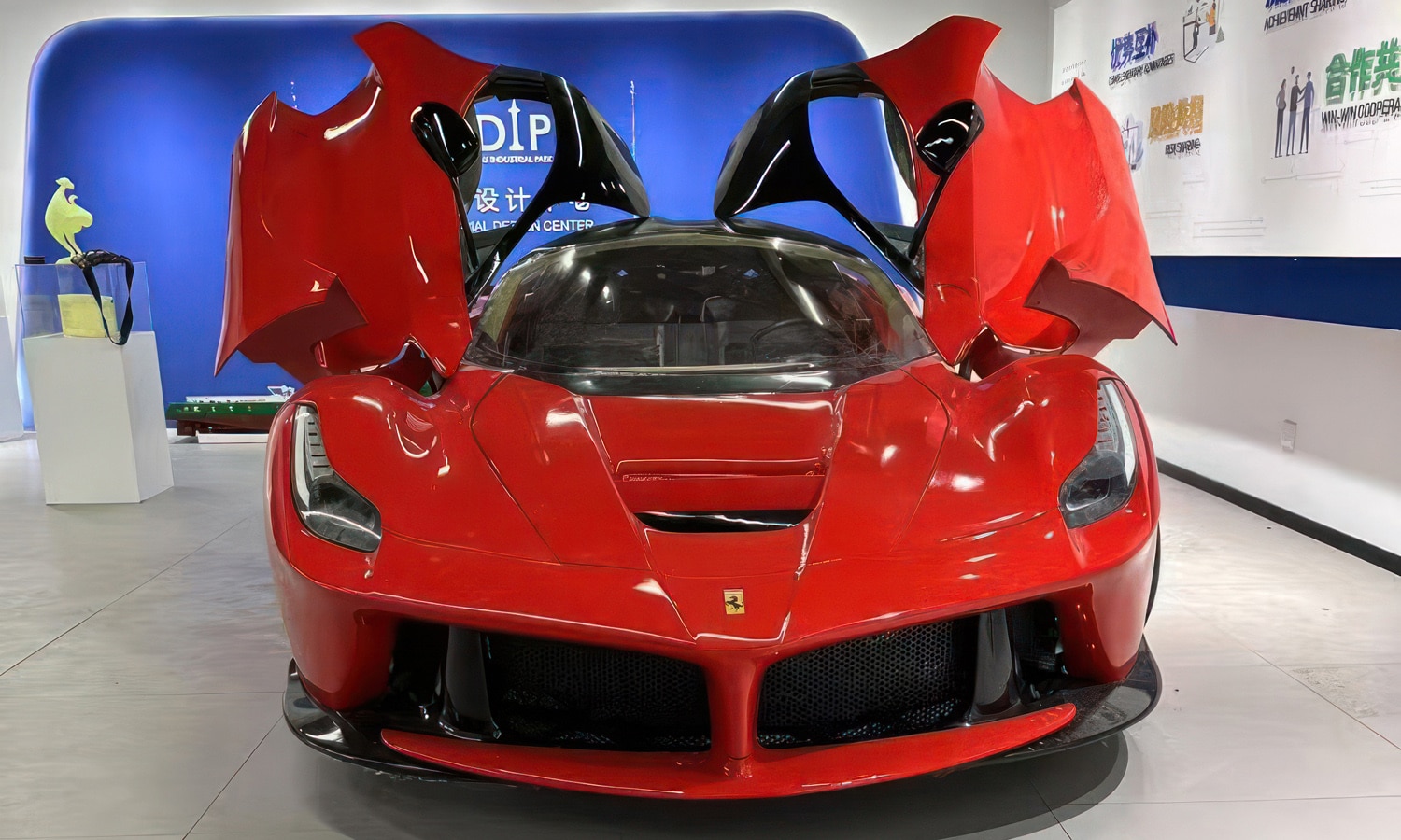 SLA 3D Printed Full-scale Resin Ferrari LaFerrari Enclosure - FacFox